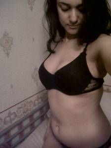 Hot N Sexy Indian Lady Shows her her sexy boobs x16-n7n1strair.jpg