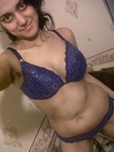 Hot-N-Sexy-Indian-Lady-Shows-her-her-sexy-boobs-x16-t7n1stu545.jpg