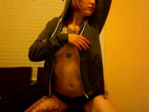Hot girl showing off some tattoos-17n212136t.jpg