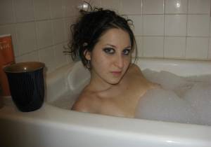 Amateur Girl Bath [x122]-g7n2jhmmd6.jpg