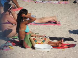 Spying brazilian girl in blue bikinii37n2t84hex.jpg