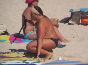 Mature women on the beach (142 foto)-67n2sefknm.jpg