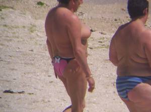 Mature women on the beach (142 foto)-u7n2sd6wwm.jpg