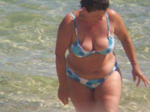 Mature-women-on-the-beach-%28142-foto%29-o7n2sddrur.jpg
