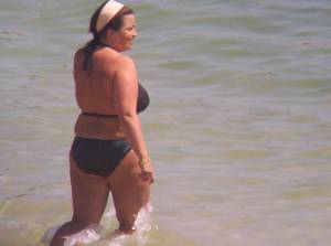 Mature women on the beach (142 foto)-i7n2sepjd1.jpg