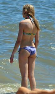 Blonde bikini teen on the beach candids-d7n3bwmi7y.jpg