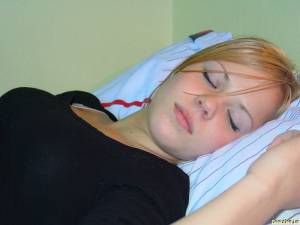 Amateur teen girlfriend posing in Bed [x188]-i7n3g07fjy.jpg