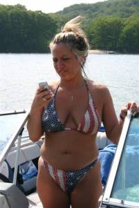 American MILF posing on a boat (276 Pics)-37n3nt8lsq.jpg