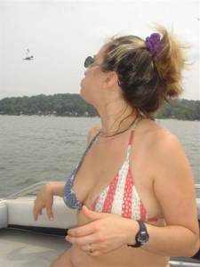 American MILF posing on a boat (276 Pics)-w7n3nxcs73.jpg