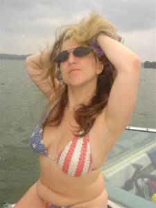 American MILF posing on a boat (276 Pics)-g7n3nxnjt3.jpg
