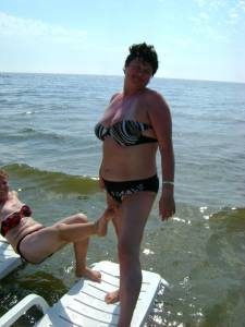 Old-women-at-sea.-Sulina-Beach.-Romania-x178-27n3xe8i6t.jpg