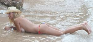 Greek Valentina Tsepanou Beach Candids-p7n47j8rnv.jpg