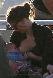 Maggie Gyllenhaal breastfeeds-h7n494ssqe.jpg