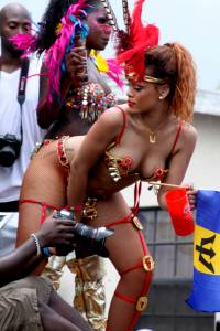 Rihanna â€“ Kadooment Day Parade in Barbados-f7n48vtn0z.jpg