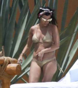 Kourtney Kardashian â€“ Bikini Candids in Mexico 2m7n5f8j72q.jpg