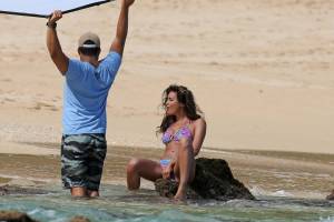 Irina Shayk â€“ Sports Illustrated Topless Photoshoot Candids in Hawaiir7n5f2tosg.jpg