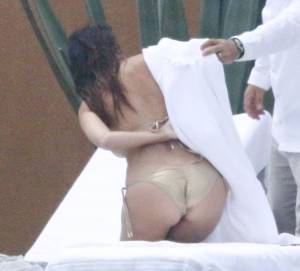 Kourtney Kardashian â€“ Bikini Candids in Mexico 2q7n5f8p3se.jpg