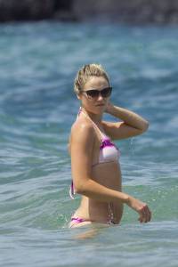 Katrina Bowden â€“ Bikini Candids in Hawaii-z7n6ujcesv.jpg