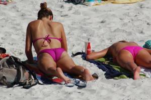 Italian Girls On The Beach x102-r7n7v6bolu.jpg