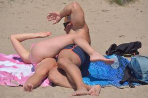 Horny-couple-on-the-beach-v7n7v1ea0y.jpg