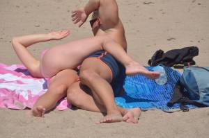 Horny couple on the beach-57n7v1dhce.jpg