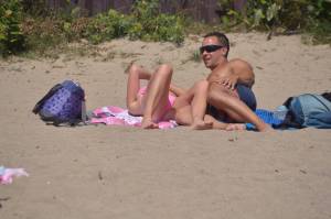 Horny couple on the beach-37n7v14kac.jpg