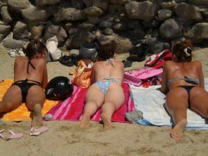 Italian Girls On The Beach x102-t7n7v62fmw.jpg