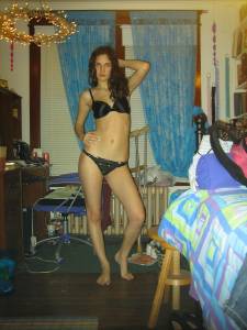 Brunette teen posing in her bedroom (33 Pics)n7n9ld7h5x.jpg