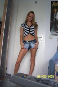 Hot Blonde Amateur Teen poses (32 Pics)57n9o6gq2x.jpg