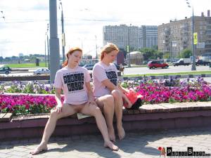 Two Redhead Girls Pissing In The City [x299]-67njna467t.jpg