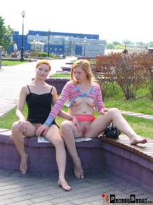 Two Redhead Girls Pissing In The City [x299]-47njmvt66p.jpg