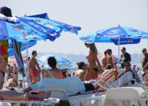 Topless-Girls-at-Mamaia-Beach-%2848-Pics%29-f7njnvpkvm.jpg