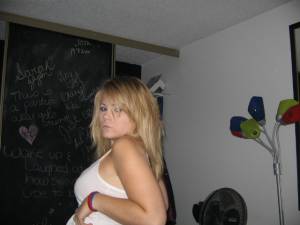 Private Pics Of A Blonde Girl x431-h7nk62uwpb.jpg