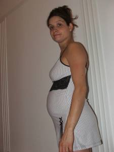 Pregnant-Brunette-x47-17nksdq27p.jpg