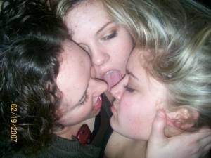 Three Teen Bi or Lesbian Girls [x39]-07nkkowwdw.jpg