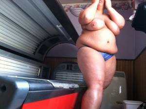 Chubby-fat-girlfiend-tanning-x35-47nlv6wrw0.jpg