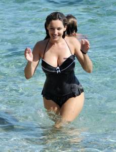 Kelly Brook â€“ Swimsuit Candids in Ischia-g7np58bqjf.jpg
