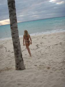 Micro-Bikini-Euro-Chick-Vacationing-in-Mexico-37nrej9zyl.jpg