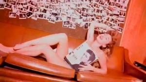 Miley Cyrus – Beautiful Boobs in a Sexy Topless Video by Ellen von Unwerth (NSFW-i7nsf2xumd.jpg