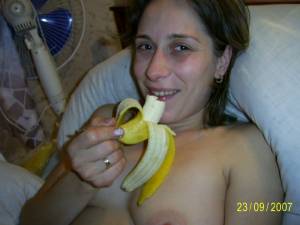 Mama Banana-w7nsjbrsya.jpg