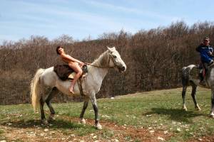 NiR 2012-09-07 Vika A. - Horse Riding on the Ai-Petri Mountain-t7nt4oxjls.jpg