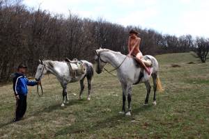 NiR 2012-09-07 Vika A. - Horse Riding on the Ai-Petri Mountain-q7nt4l6jo4.jpg