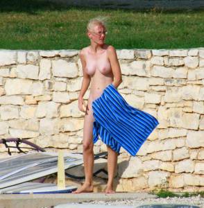 Nudist Blonde With Her Mom (125 Pics)-57nt7x0mh2.jpg