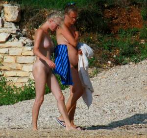 Nudist Blonde With Her Mom (125 Pics)-j7nt7xolbq.jpg