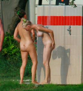 Nudist-Blonde-With-Her-Mom-%28125-Pics%29-w7nt7vnw5d.jpg
