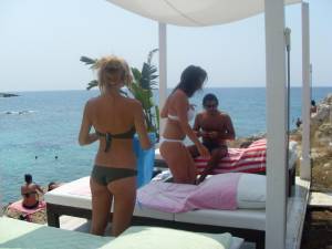 Found-a-blonde-on-vacation-with-her-bf-and-sister-%28271-Pics%29-h7nuhlvh0x.jpg
