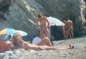 Nude-Beach-Spying-Pics-x83-07nuq04s1r.jpg