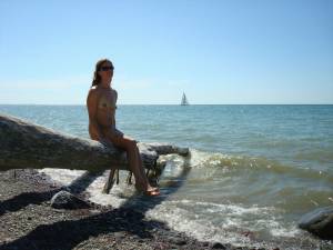 Amateur girlfriend naked on the beach x71-k7nureljww.jpg