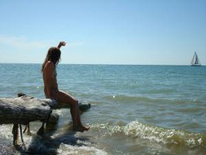 Amateur girlfriend naked on the beach x71-y7nurekyph.jpg