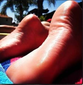 Amateur-Girlfriend-Feet-Toes-Soles-Oil-%2834-Pics%29-e7nuugodmm.jpg